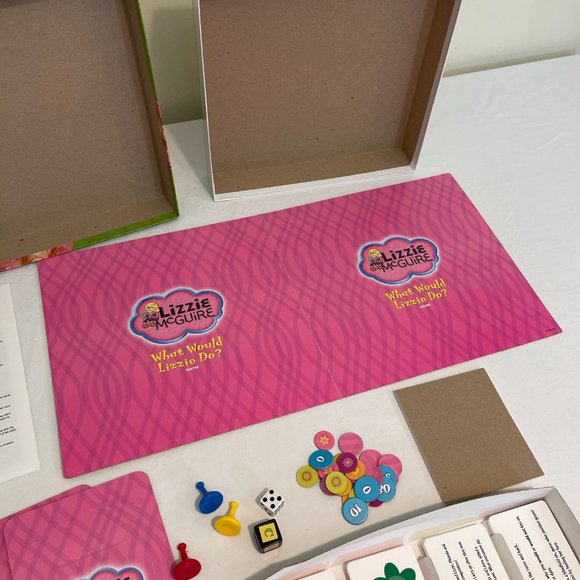 Disney Lizzie McGuire Board Game - Yellow and Pink - Picture 14 of 16